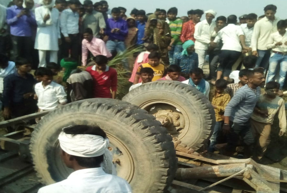 Kartik Poornima Tractor Trolley Overturns One Died Many Injured