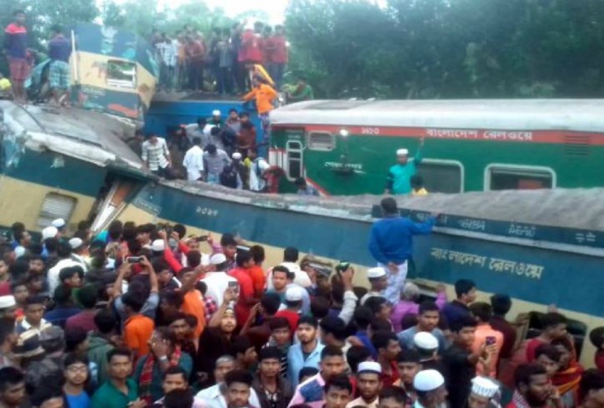 Two trains collided in Bangladesh, 15 people died, many suffered serious injuries