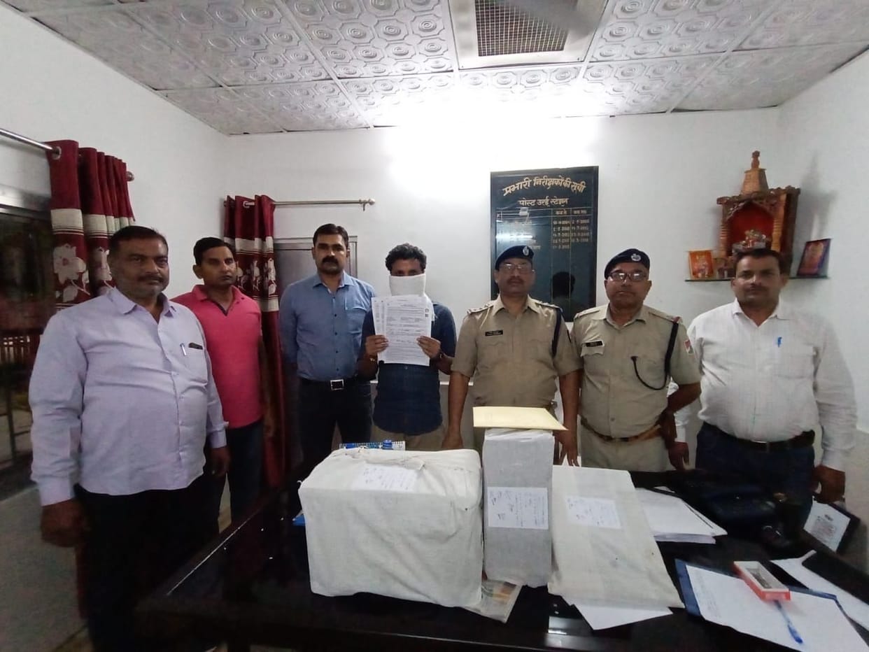 Broker caught with railway tickets and cash