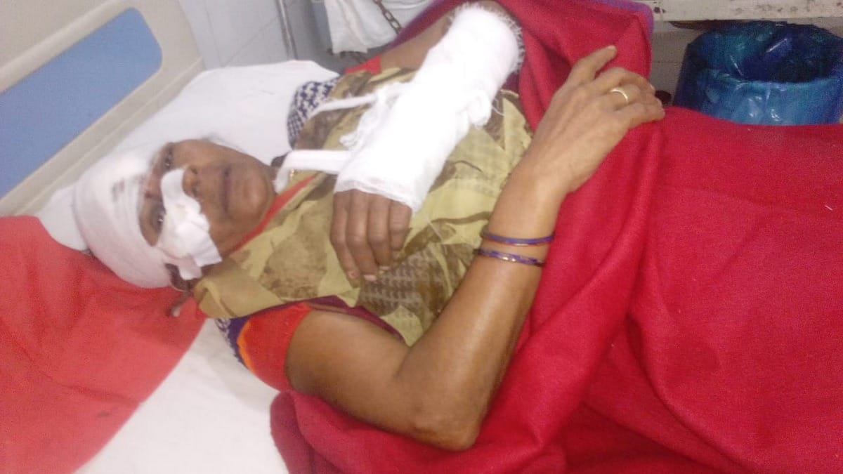 woman died many injured in auto turn people going to visit Vindhyachal bhadohi