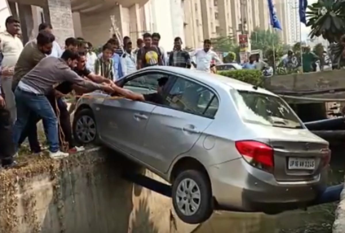greater noida car swing on a pipe over drain for 35 minutes but driver saved video viral