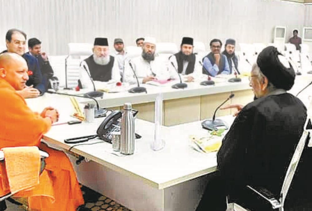 Shiya and Sunni leaders meet to Chief Minister Yogi Adityanath.