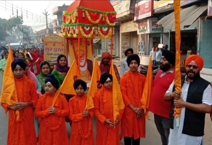 Prabhatferi came out on the light festival of Guru Nanak Dev