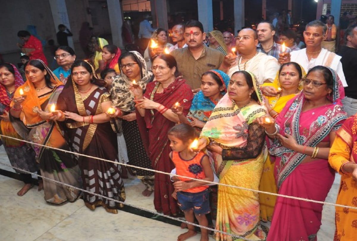 kartik purnima par jale deep