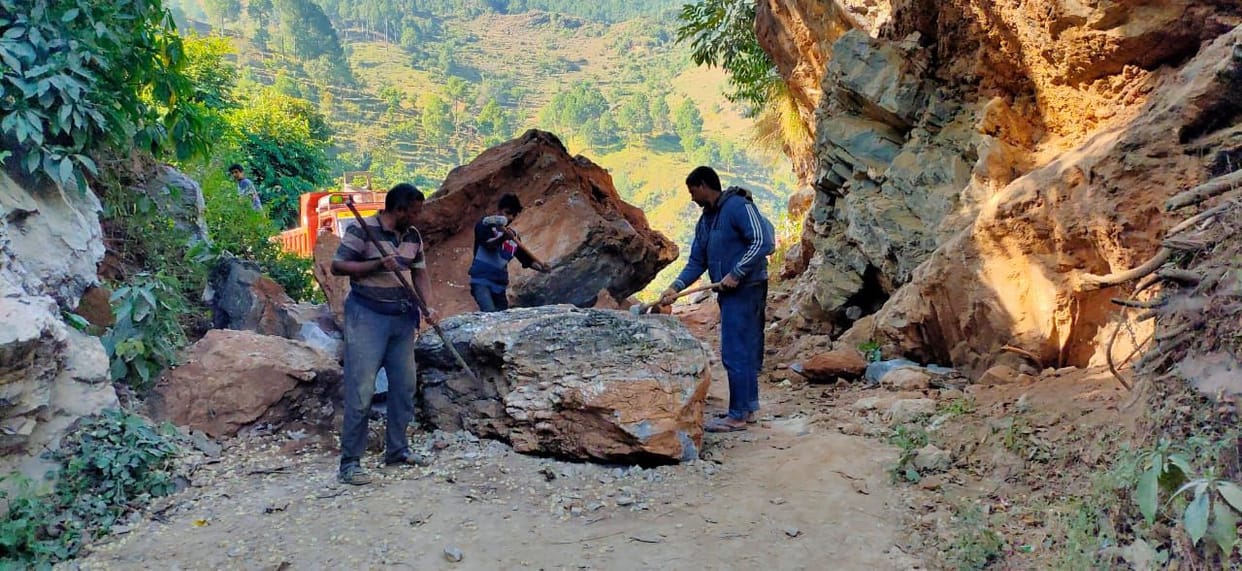 bilaun-pagna road closed even after third day