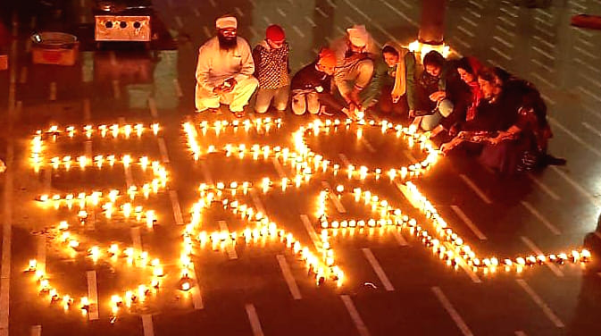 550 lamps lit in gurudwara sahib