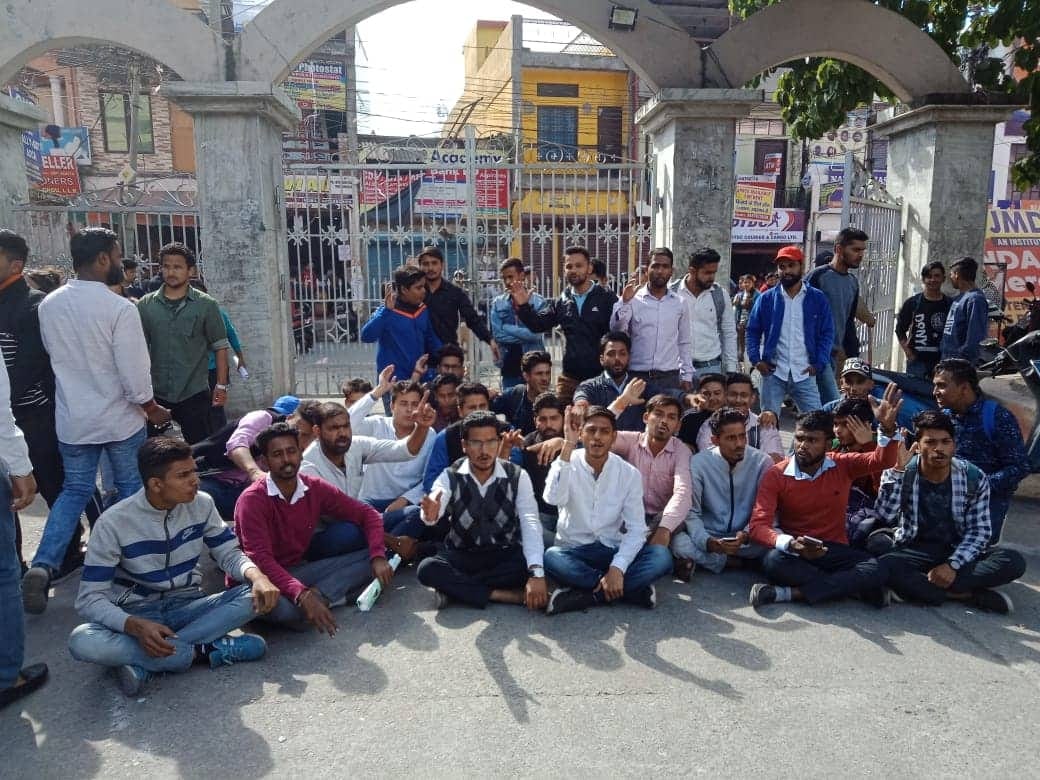 student protest against fee increases by HNB garhwal university