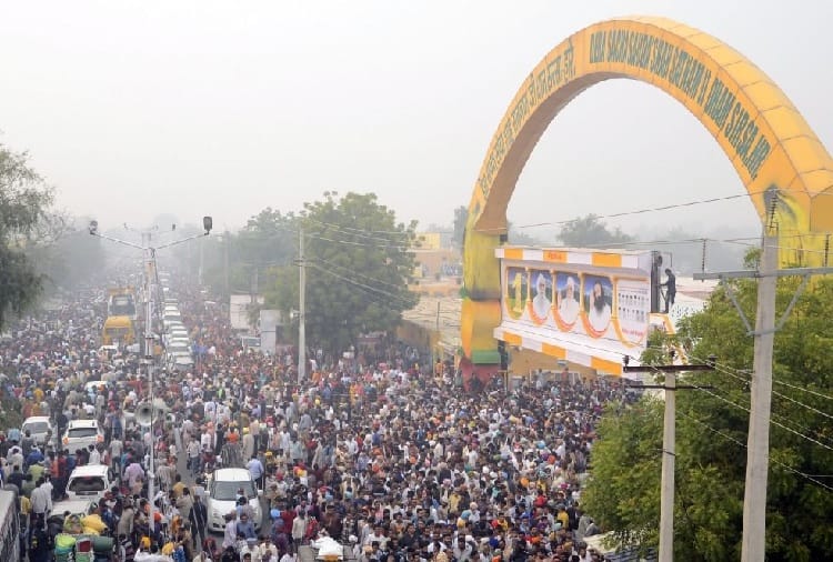 Panchkula Violence, Honeypreet Seen in Dera Sacha Sauda Sirsa with Ram Rahim Family