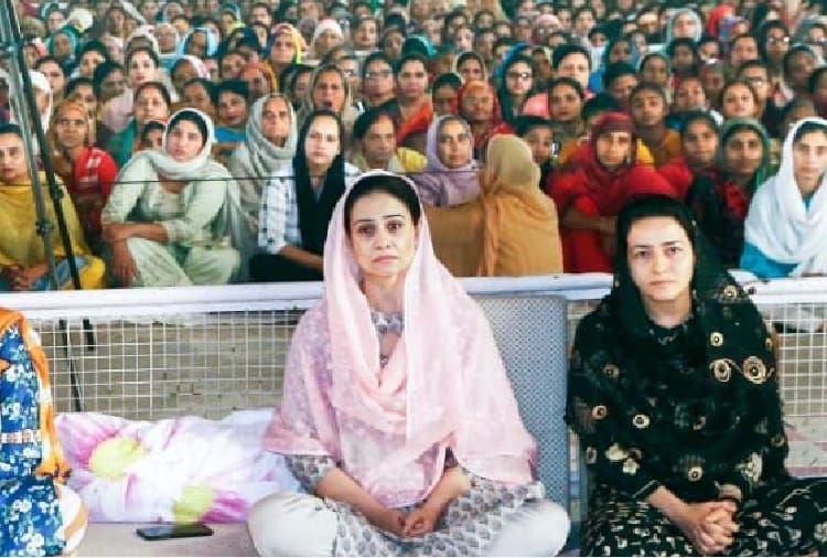 Panchkula Violence, Honeypreet Seen in Dera Sacha Sauda Sirsa with Ram Rahim Family