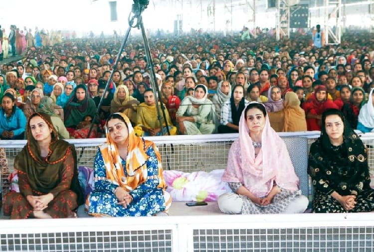 Panchkula Violence, Honeypreet Seen in Dera Sacha Sauda Sirsa with Ram Rahim Family