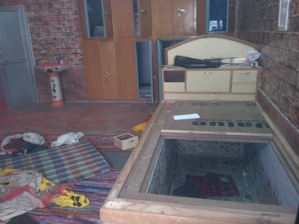 priest were taken hostage, took away  cash and goods from the temple, one catch, police, fatehabad