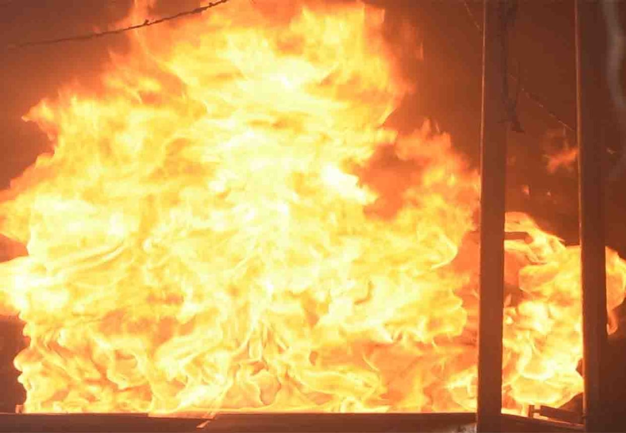 fire in namkeen factory in kanpur