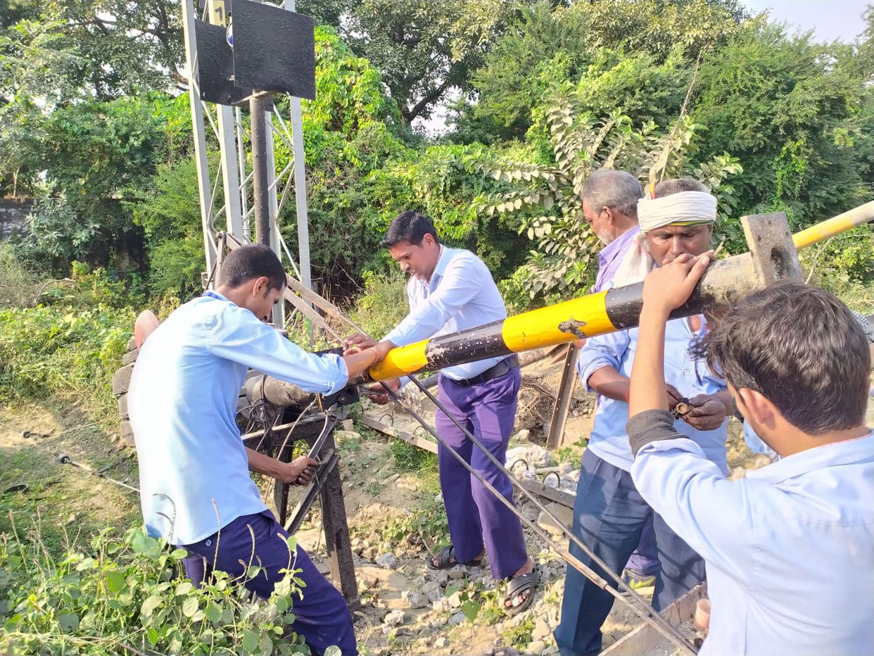 Railway gate break by unknown vehicle