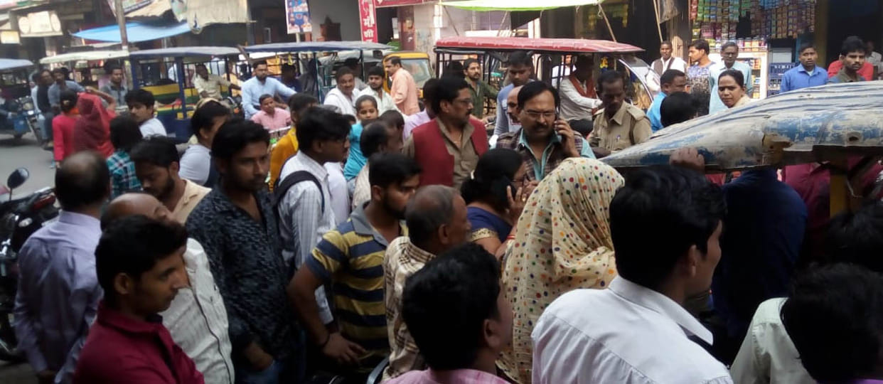 Vehicles stopped for half an hour, police became mute spectators