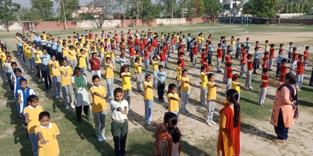 paddy tree, parali, pollution, students taking oath, fatehabad