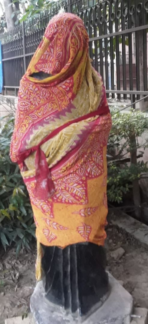 Mahadevi Verma's statue at Hindustani Academy