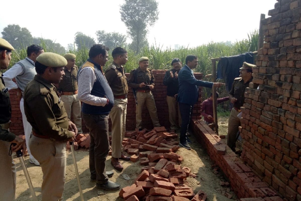 Communal tension in village of Meerut after youths attacked from weapons on many peoples in house