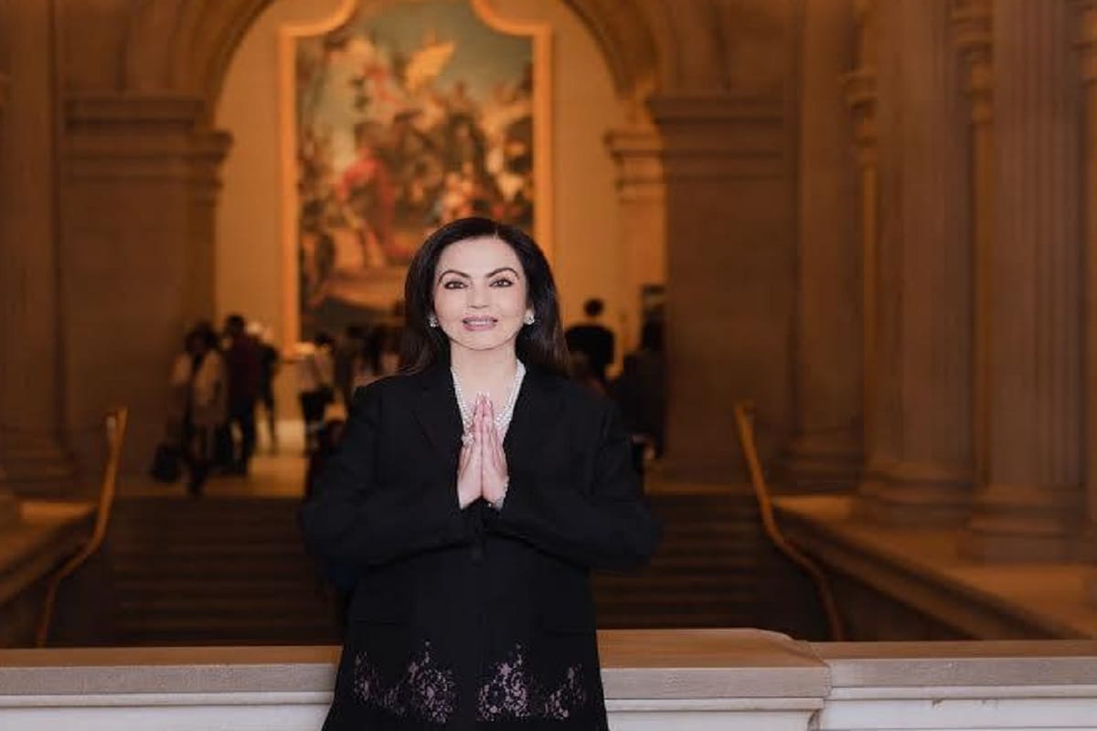 nita ambani look gorgeous in formal look during New York Metropolitan Museum