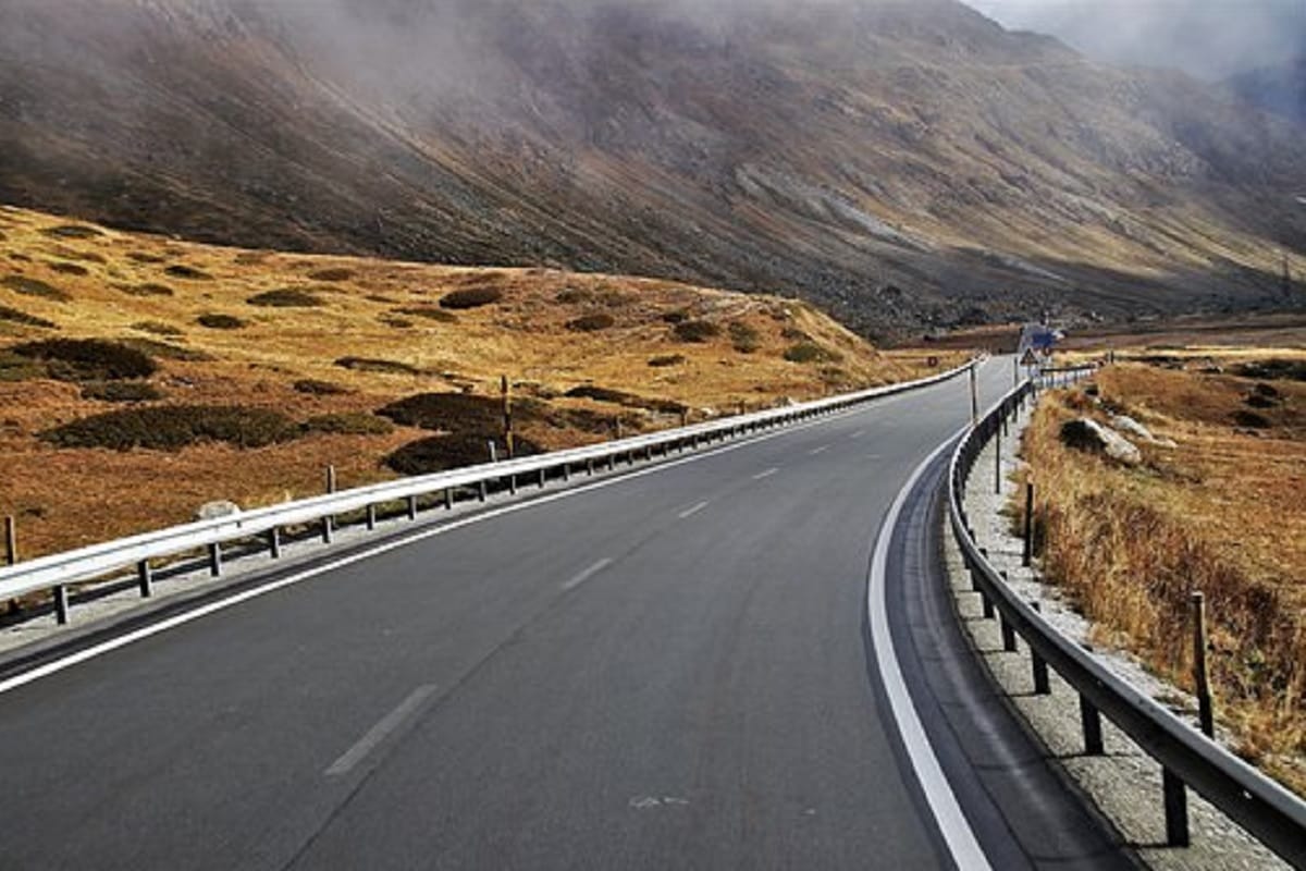 uk wonder material pothole proof road in britain by use of graphene