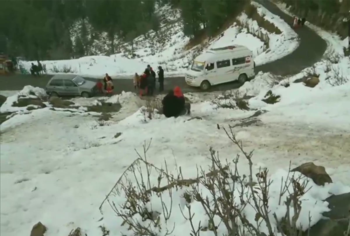 Nathatop In Jammu-Kashmir, Number Of Tourists Increased After Snowfall, Snowfall Nathatop photos