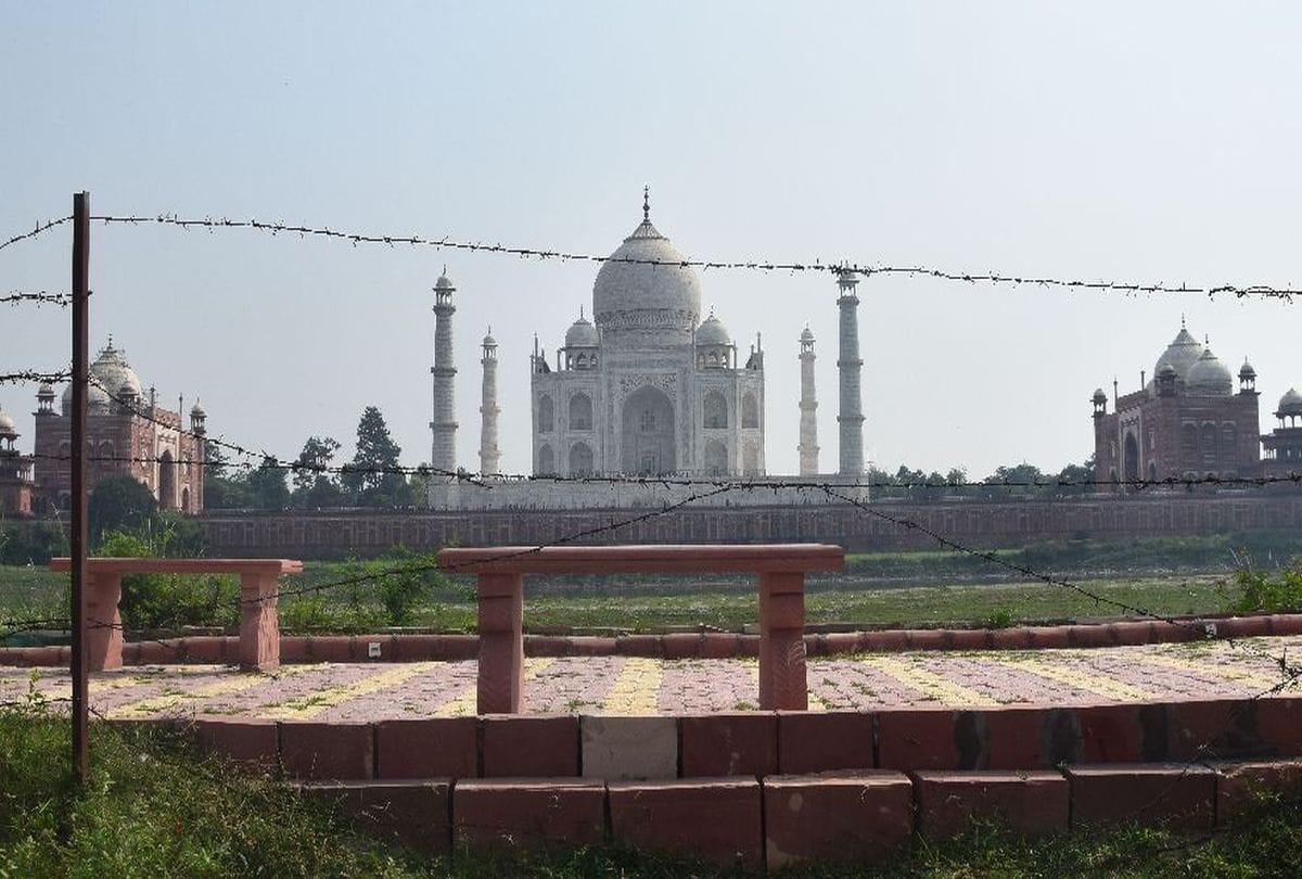 Tourist Visited Taj Mahal From Mahtab Bagh