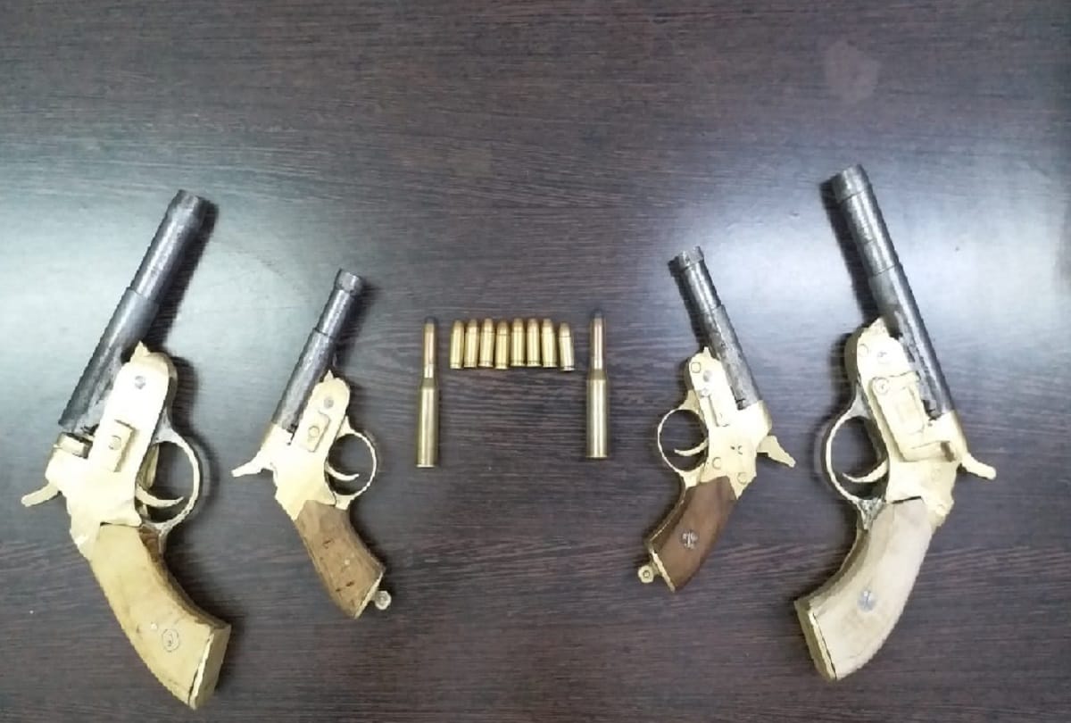 bihar police burst gang of illegal weapon producers