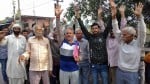 जमीन की निशानदेही पर रोष जताते लोग।  उमर उजाला