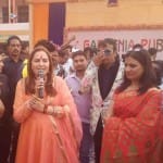 जया प्रदा बाल दिवस पर बच्चों को संबोधित करती हुईं