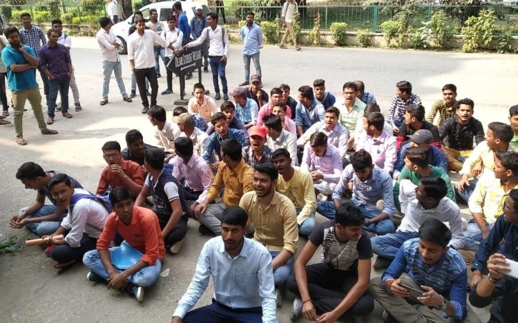 Kpuc केपीयूसी में पानी को लेकर हंगामा - Uproar For Pure Drinking Water In ...