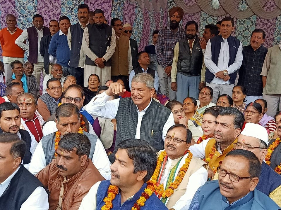 Congress leader harish rawat fast and protest for tehri dam privatisation in rishikesh