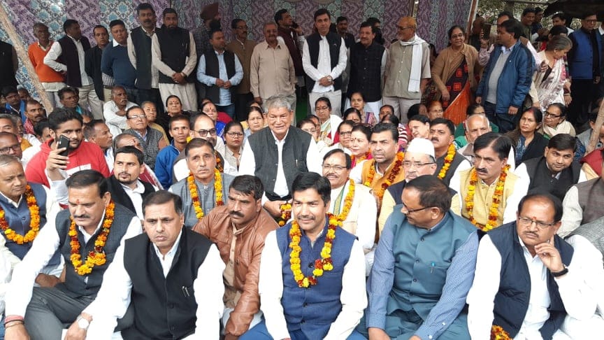 Congress leader harish rawat fast and protest for tehri dam privatisation in rishikesh