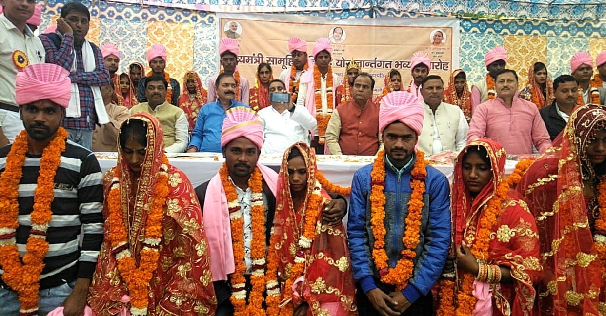 Ritual of marriage and marriage in one pandal