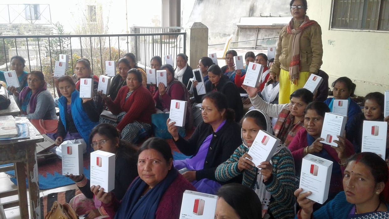 Smart phones distributed to Anganwadi workers in Ranikhet