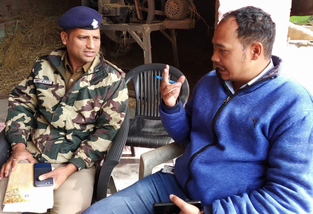Two lakh looted by throwing pepper in the eye