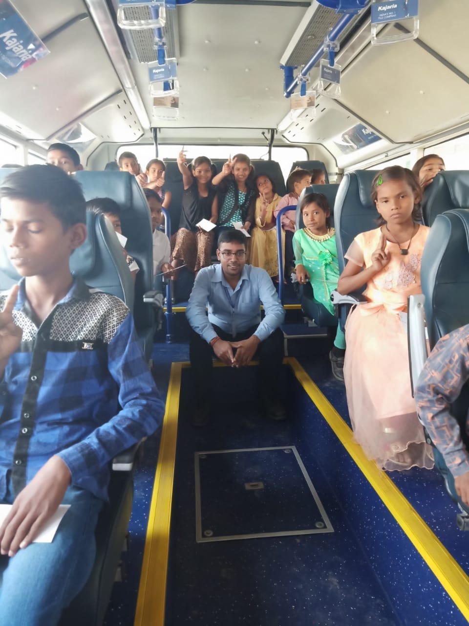 Prayagraj Airport Admin's unique initiative on Children's Day, boarding primary school children