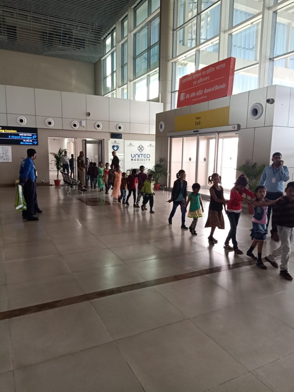 Prayagraj Airport Admin's unique initiative on Children's Day, boarding primary school children
