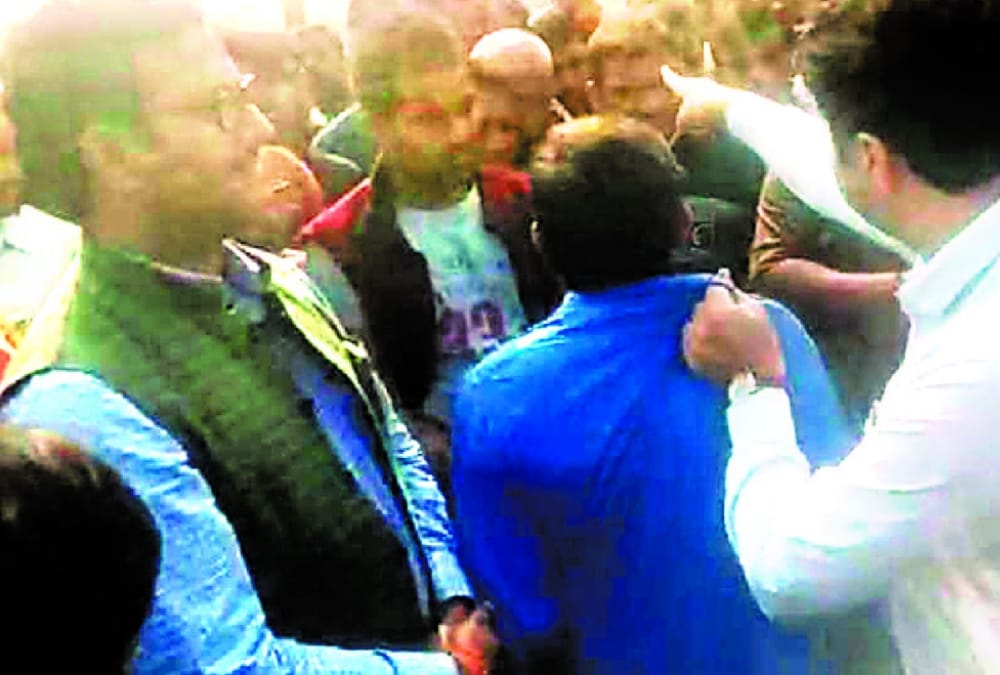 Amethi DM Prashant Sharma misbehav with a family in post mortem house   in Gauriganj.