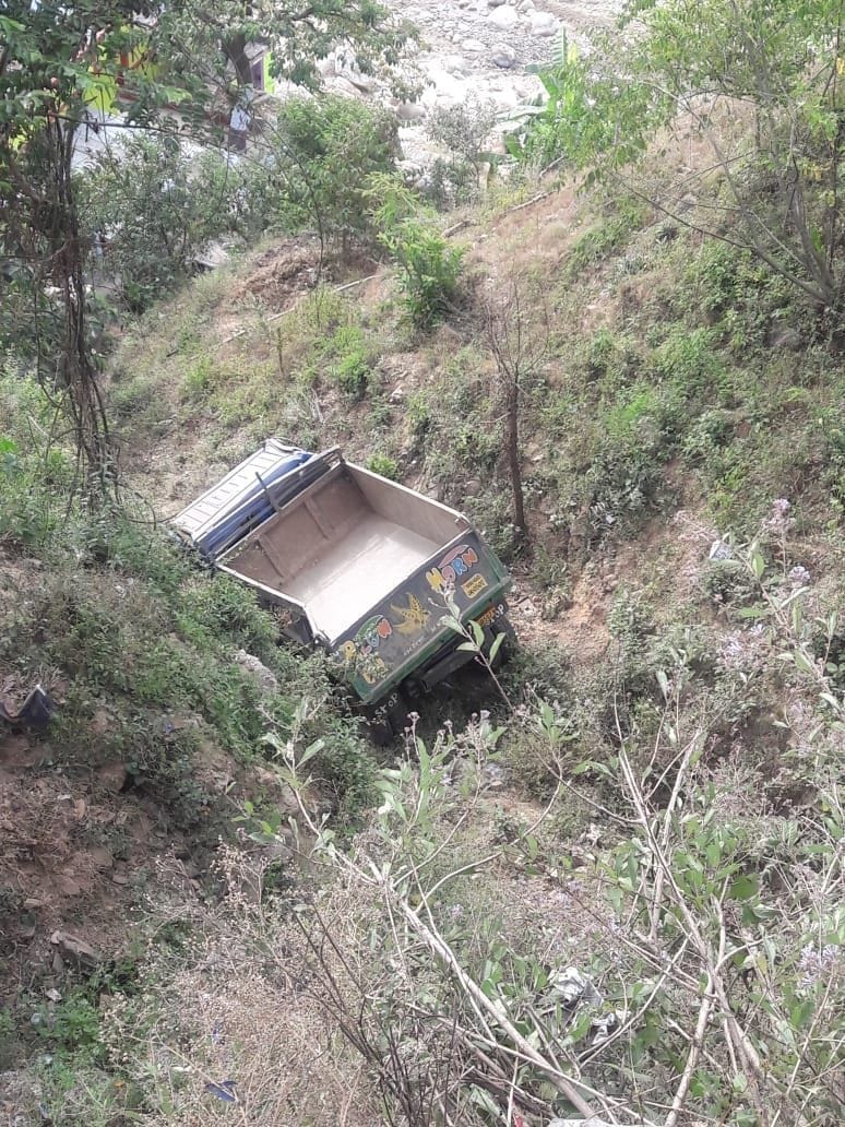 Kemu's bus collides with dumper