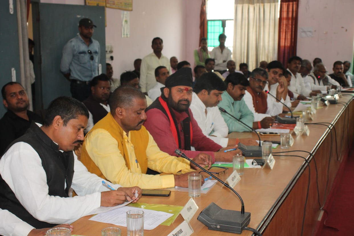 hungama in zila panchyat board meeting