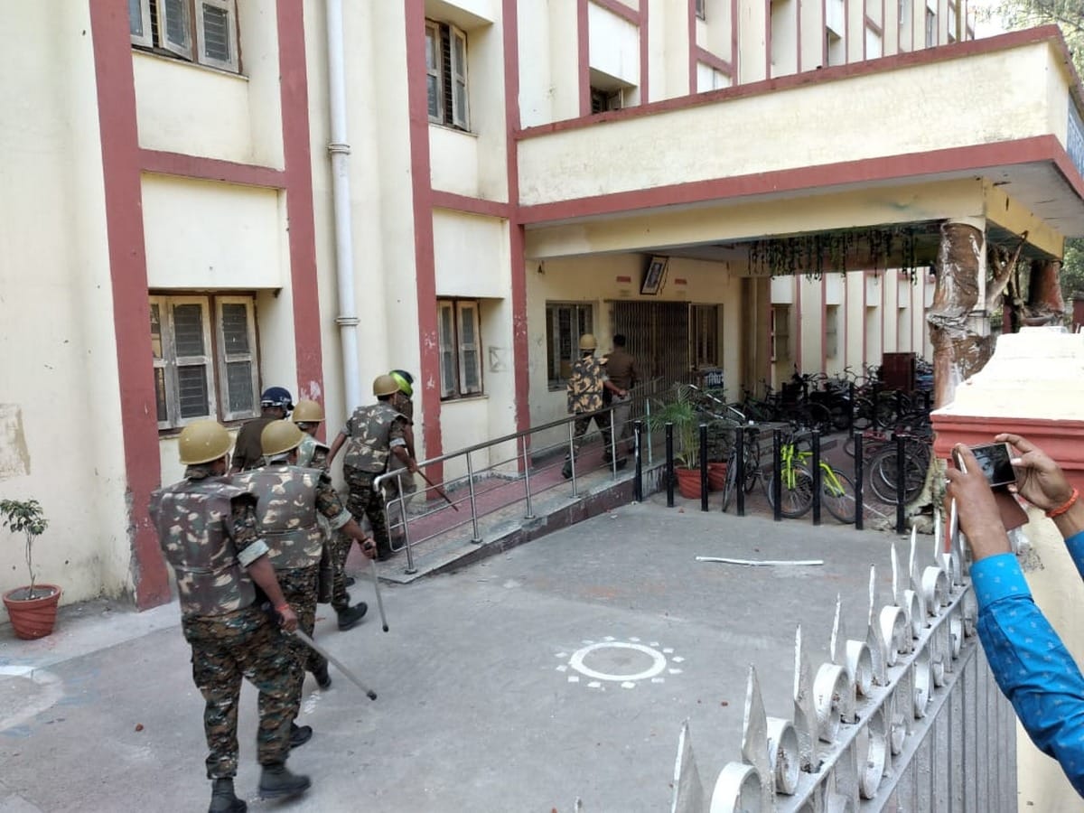 Fight between two groups of students in BHU