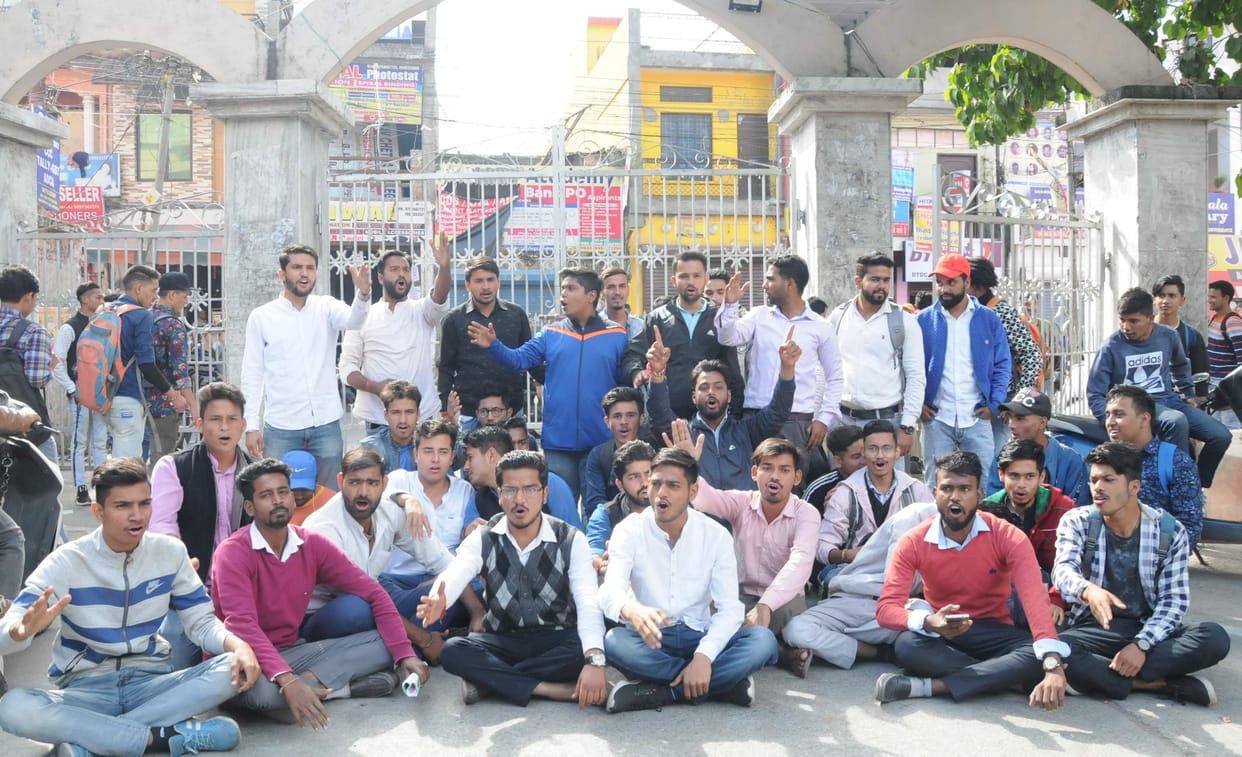 DAV lockout until fee hike is not returned