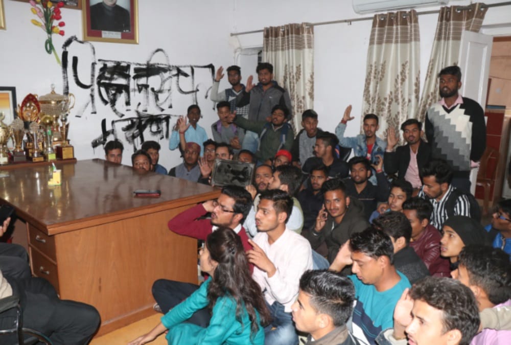 Dav College Students Mortgage Principal and spread black ink for Fees Increase