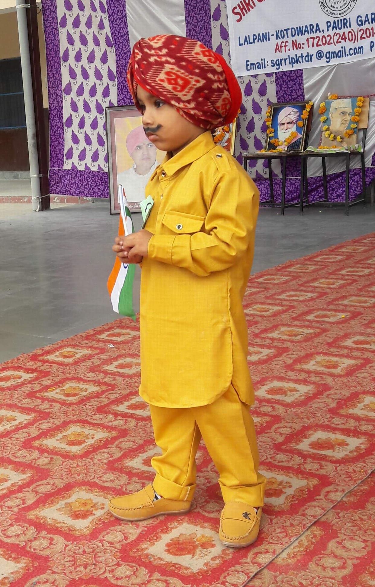 Message of environmental protection given by wearing a fancy dress