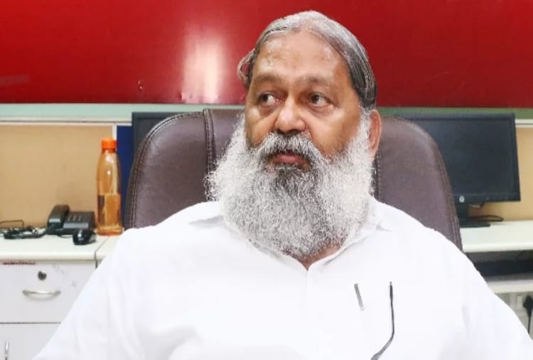 Meeting of Anil Vij with officials in Ambala of Haryana