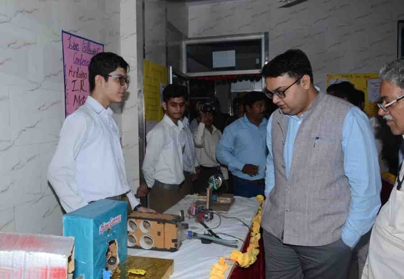 Students made drone in kanpur