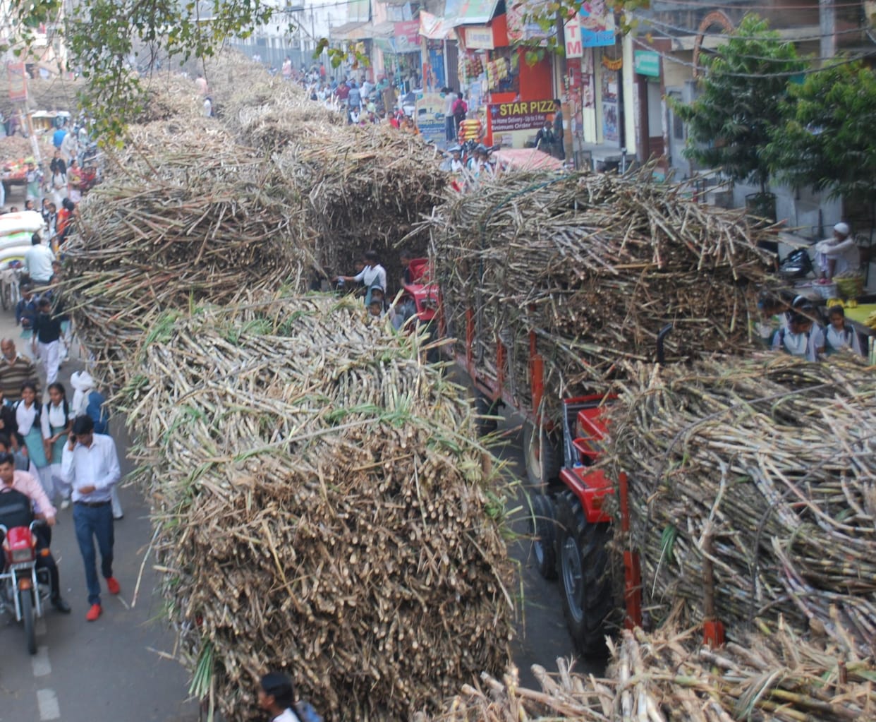 Things became uncontrollable due to the jam in the city, businessmen raged