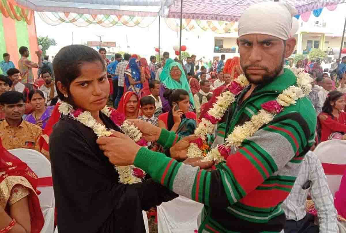 Muslim couple married to Hindu customs with Vedic mantras