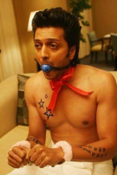 Riteish Deshmukh troll to Siddharth Malhotra on his Old Pic