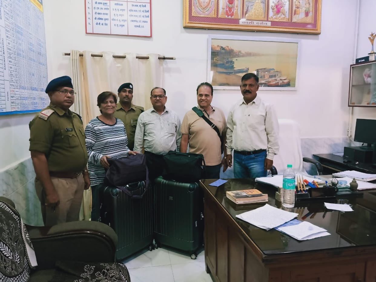 RPF returned NRI couple's bag full of dollars