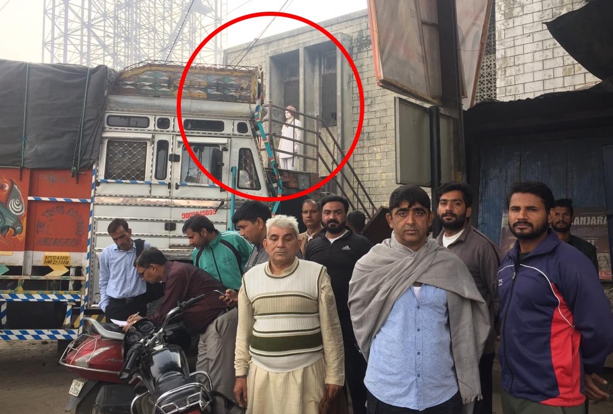 Ghaziabad modinagar truck collides to rajesh pilot statue gurjar community angry do furor